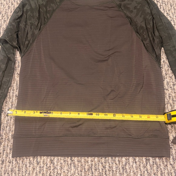 Lululemon Athletica Long Sleeve Top - Picture 9 of 9